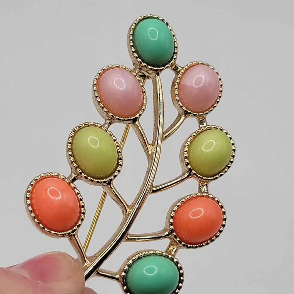 VTG Sarah Coventry "Candy Land" Brooch | Gold Tone & Pastel Cabochons | SIGNED - Picture 2 of 6